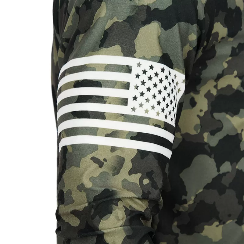 CAMO USA FLAG GRAPHIC LONG SLEEVE T-SHIRT