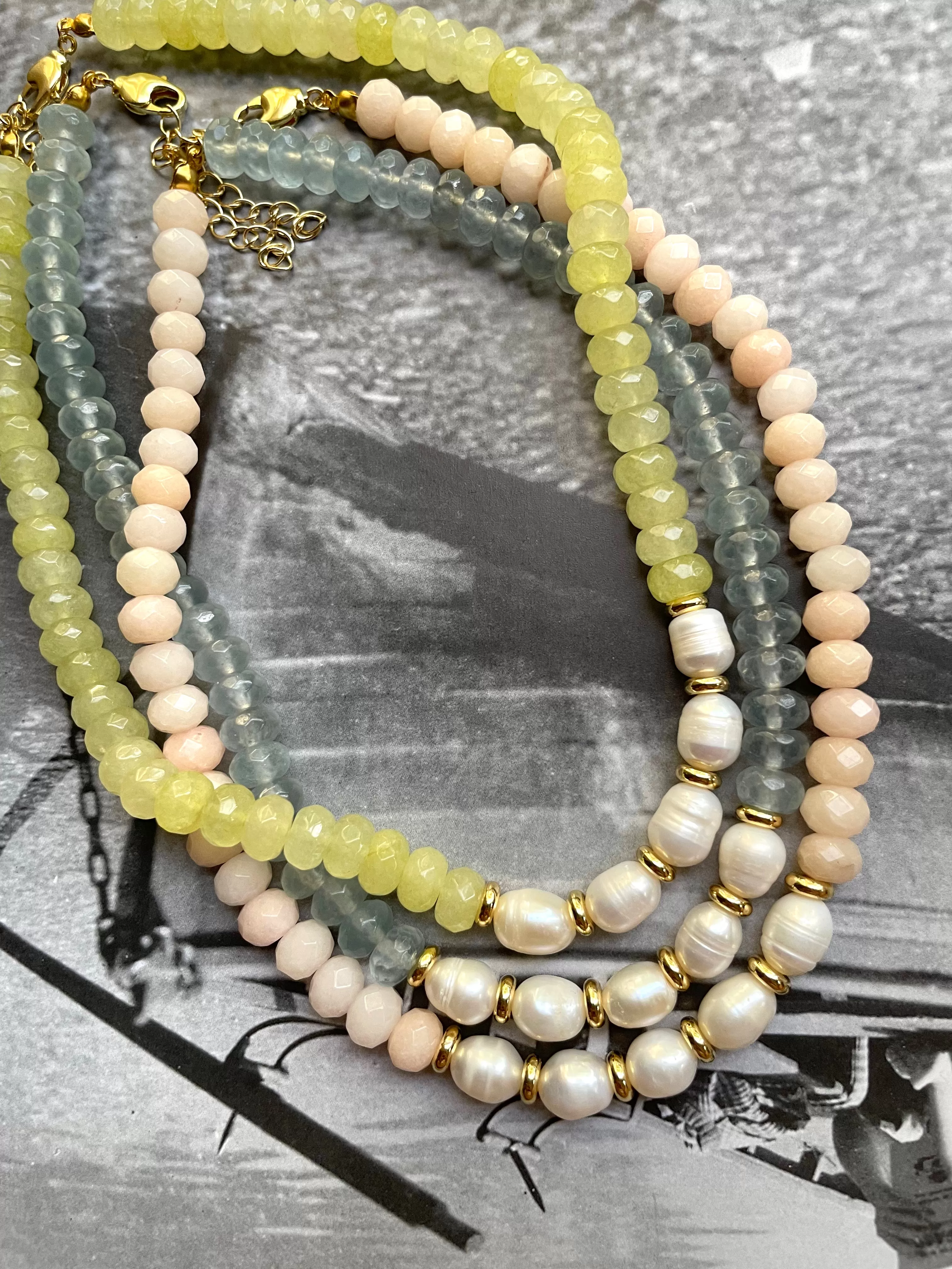 Crystals and pearls necklace