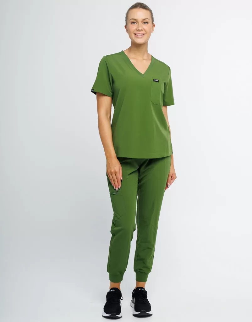 Essential One Pocket V Neck Scrub Top - Fern Green