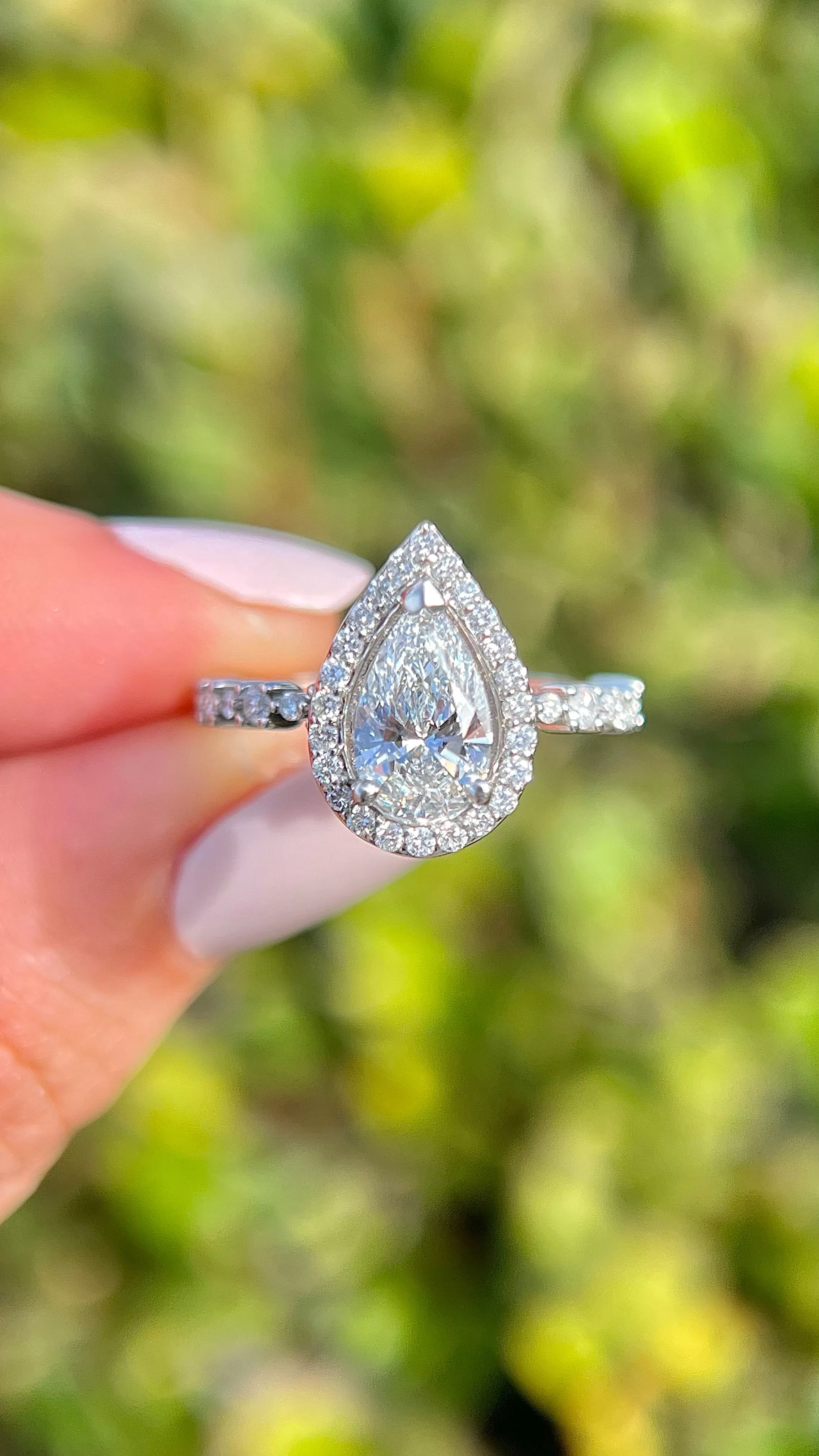 Faye 1.33ct F-VS1 Pear Lab Diamond