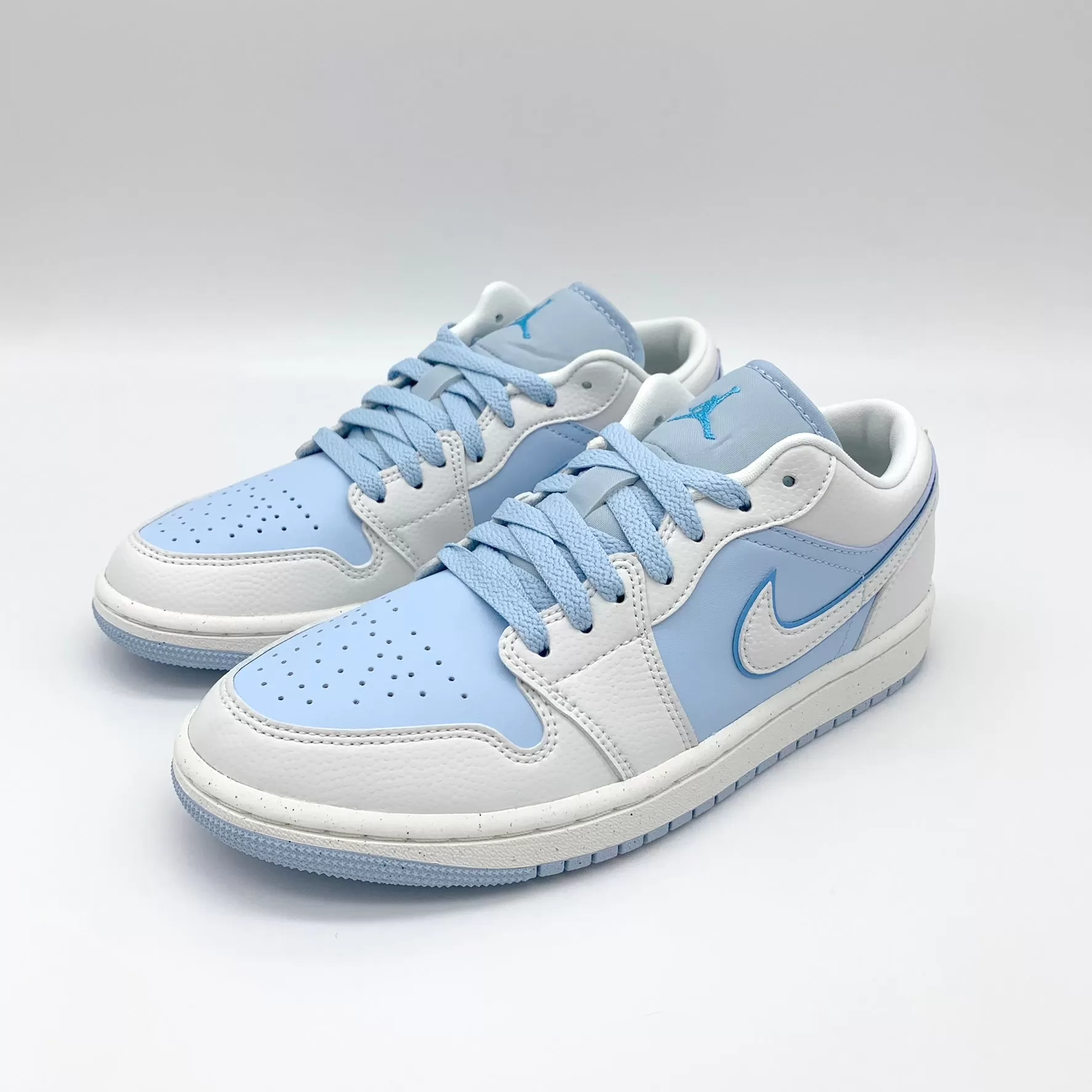 Jordan 1 Low SE Reverse Ice Blue