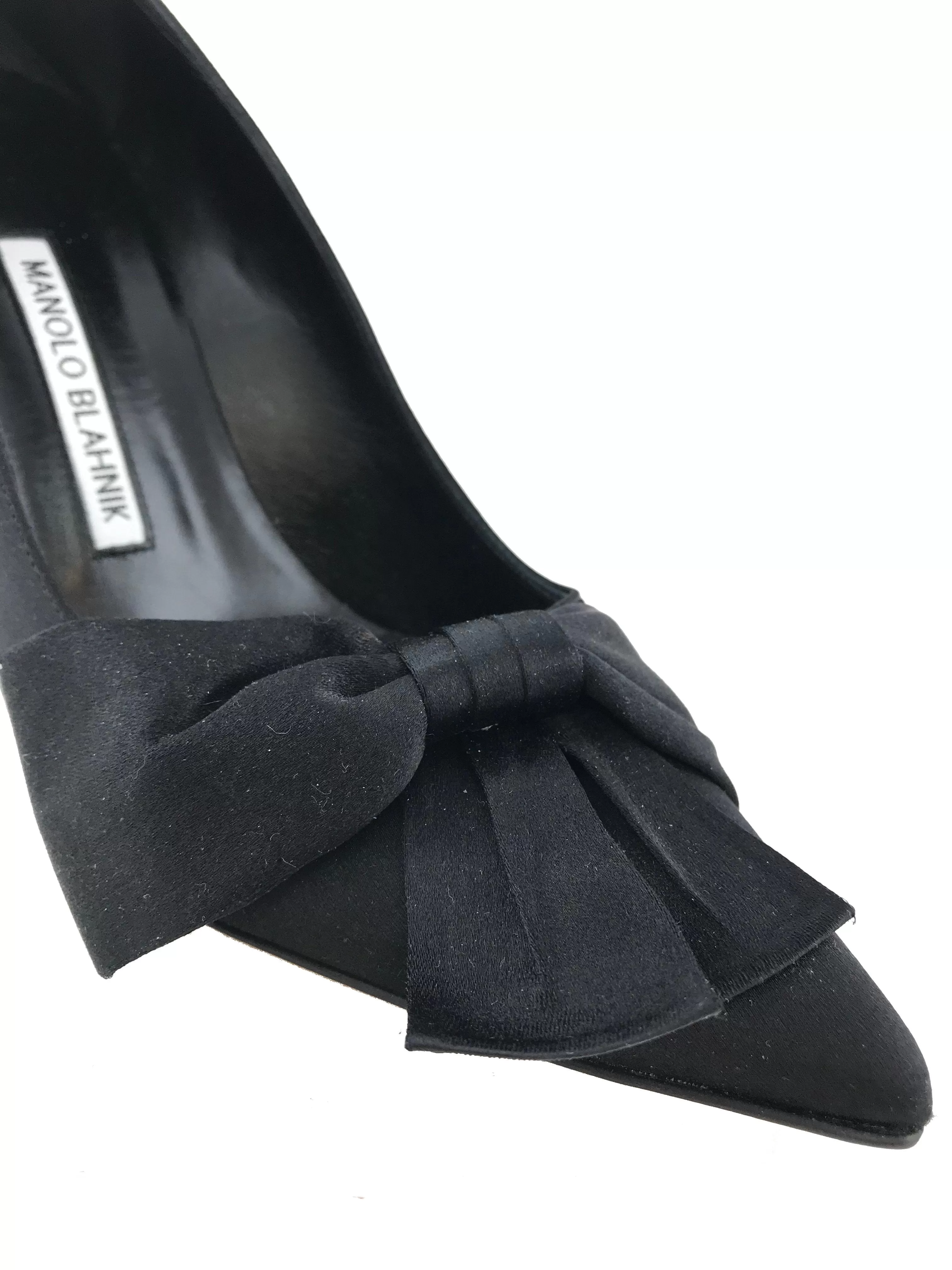 Manolo Blahnik Beccara Satin Bow Pumps Size 7.5