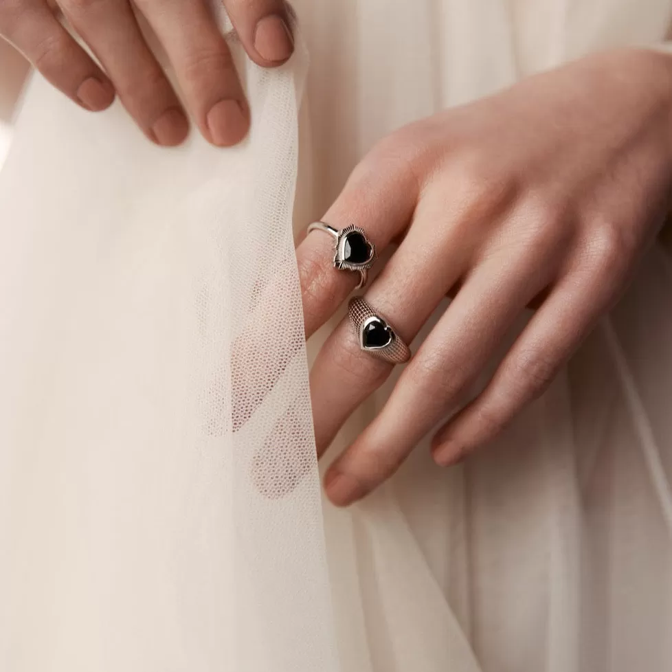 Romantique / Signet Ring / Black Spinel   Silver